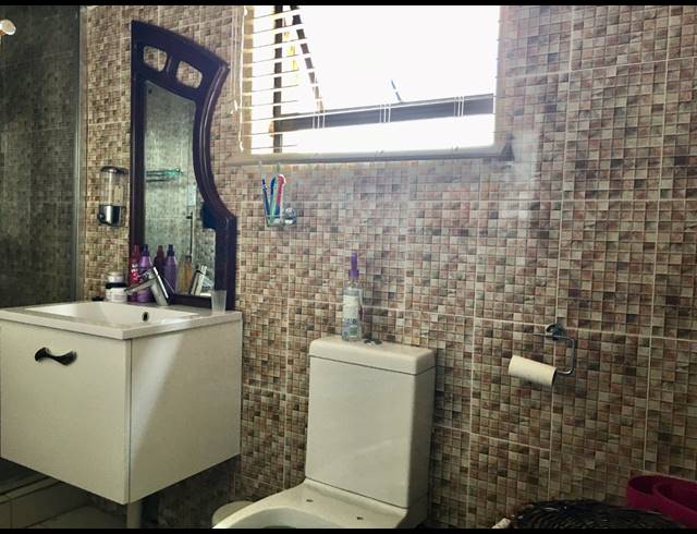 5 BEDROOM HOUSE FOR SALE IN SERALA VIEW